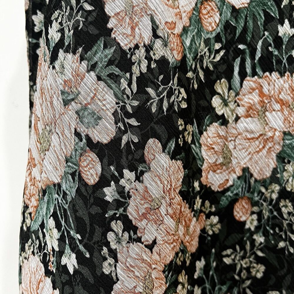 Heartloom Black Floral Halter Top Size Small Lined - Picture 3 of 6